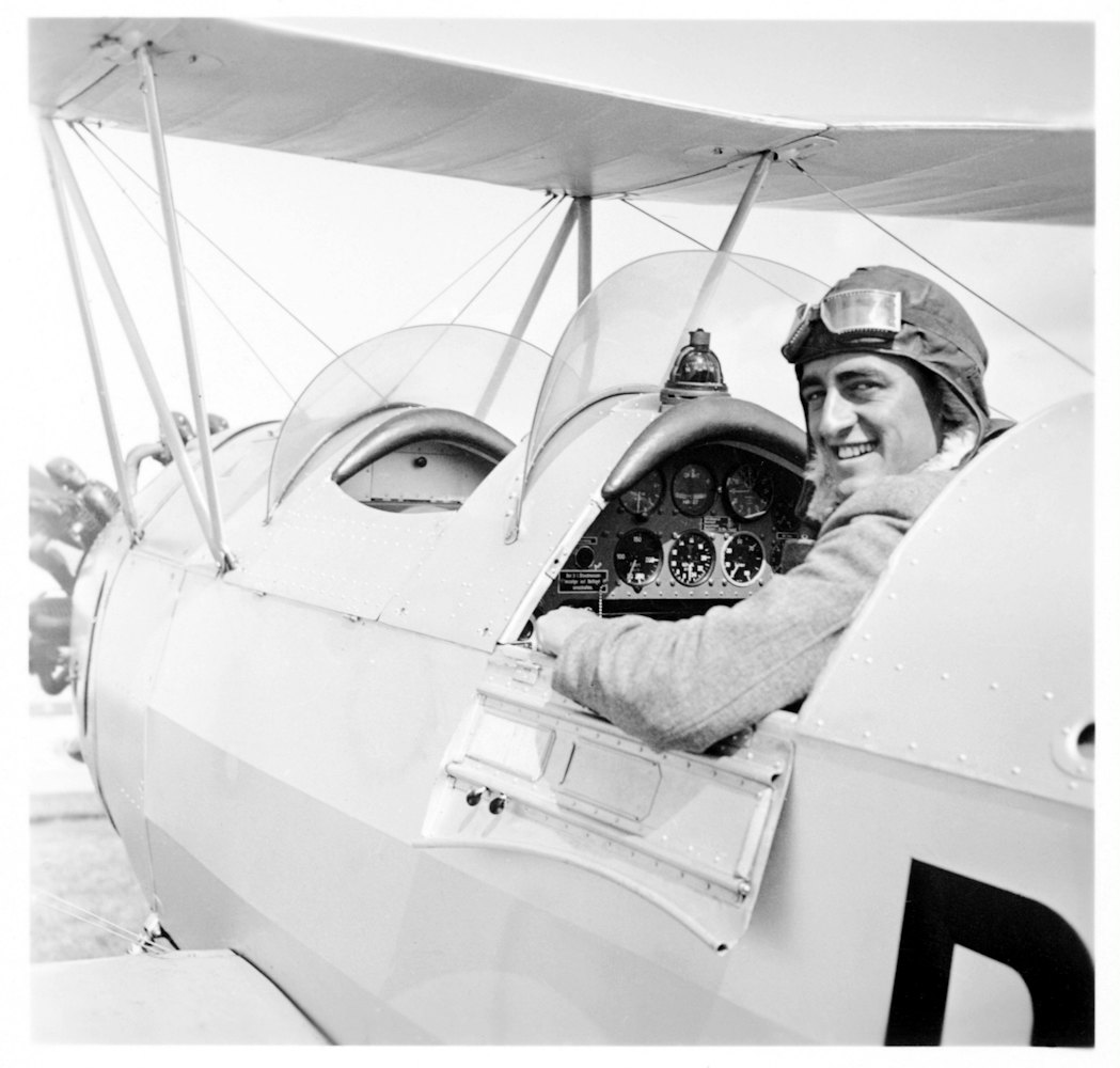 Erik Blumenthal held a private pilot's license and a glider pilot's license. 1937.
