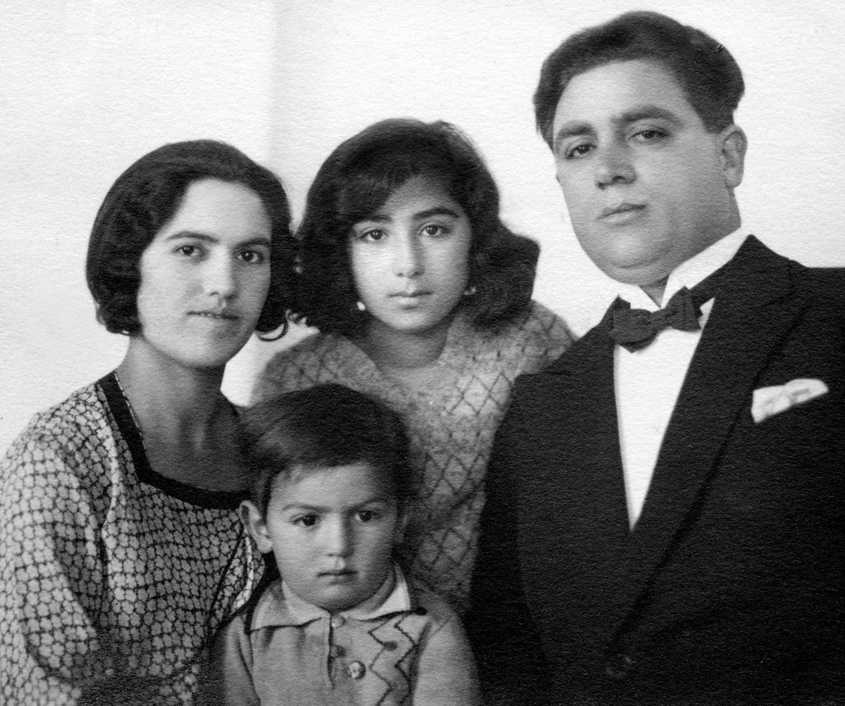 Gloria Faizi (center, rear) with her mother Najmieh (left), her father Rahmatu'llah Khan 'Ala'i (right), and her brother, Manuchihr.
