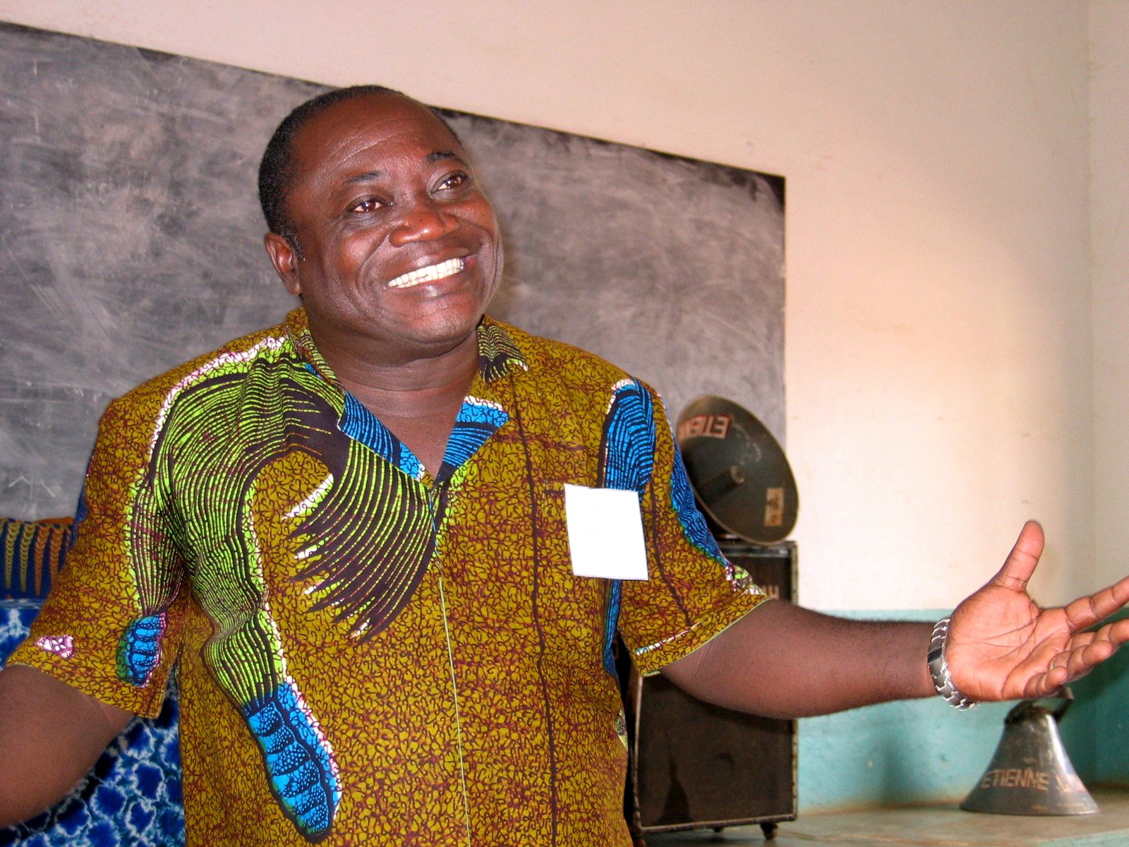 Jean Jacques Yem telling stories from the lives of the Bab and Baha'u'llah.