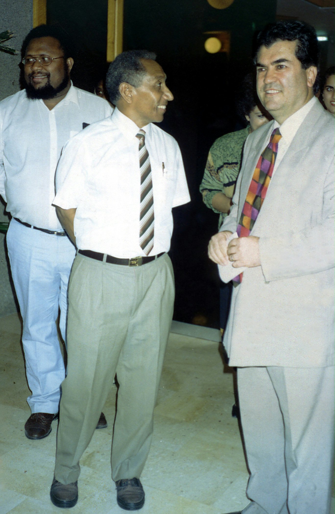 Sirus Naraqi (right) with Sir Julius Chan (center), acting Prime Minister of Papua New Guinea, 1994.