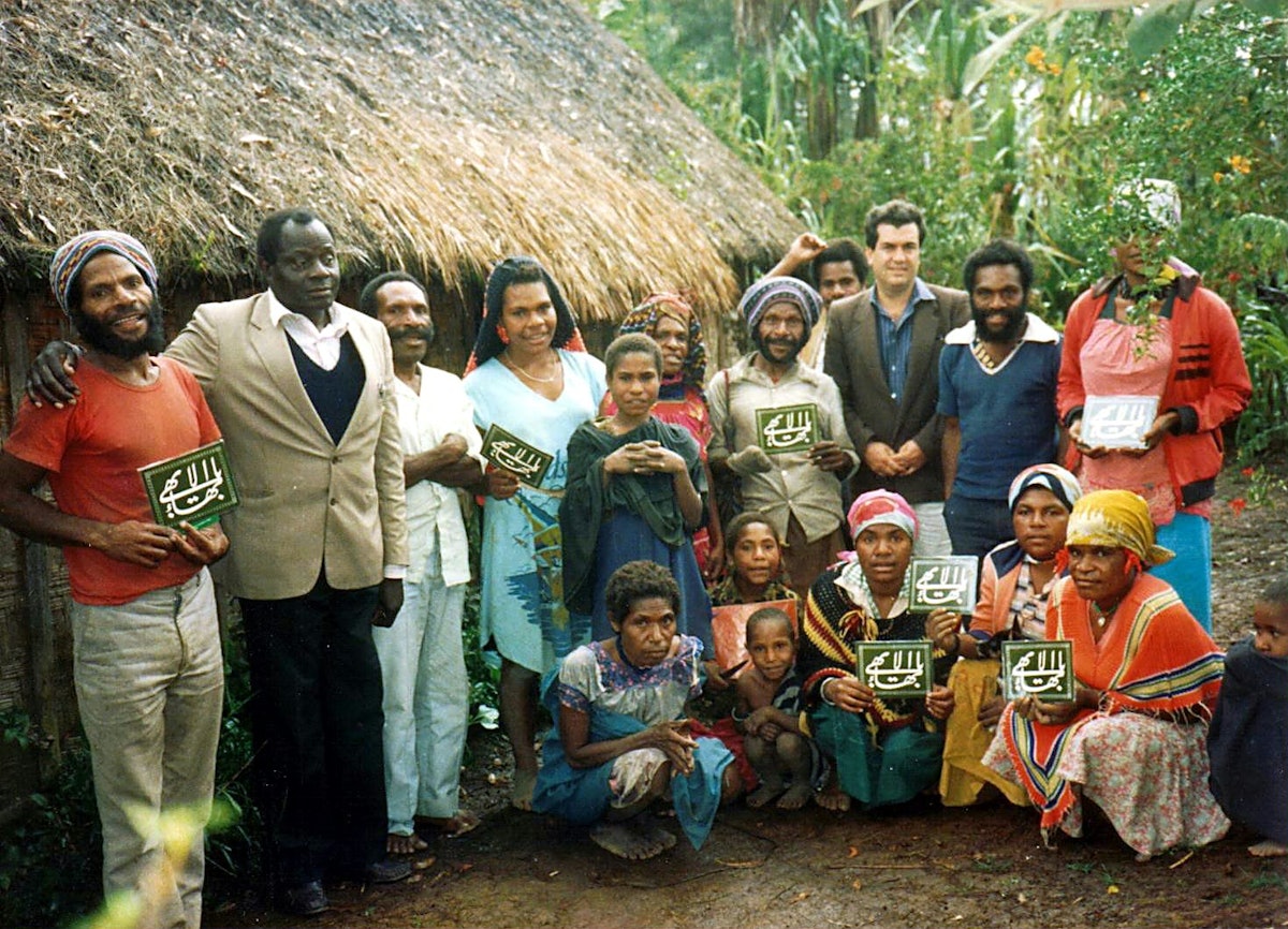 Some members of the Papua New Guinean Baha'i community, including Sirus Naraqi.