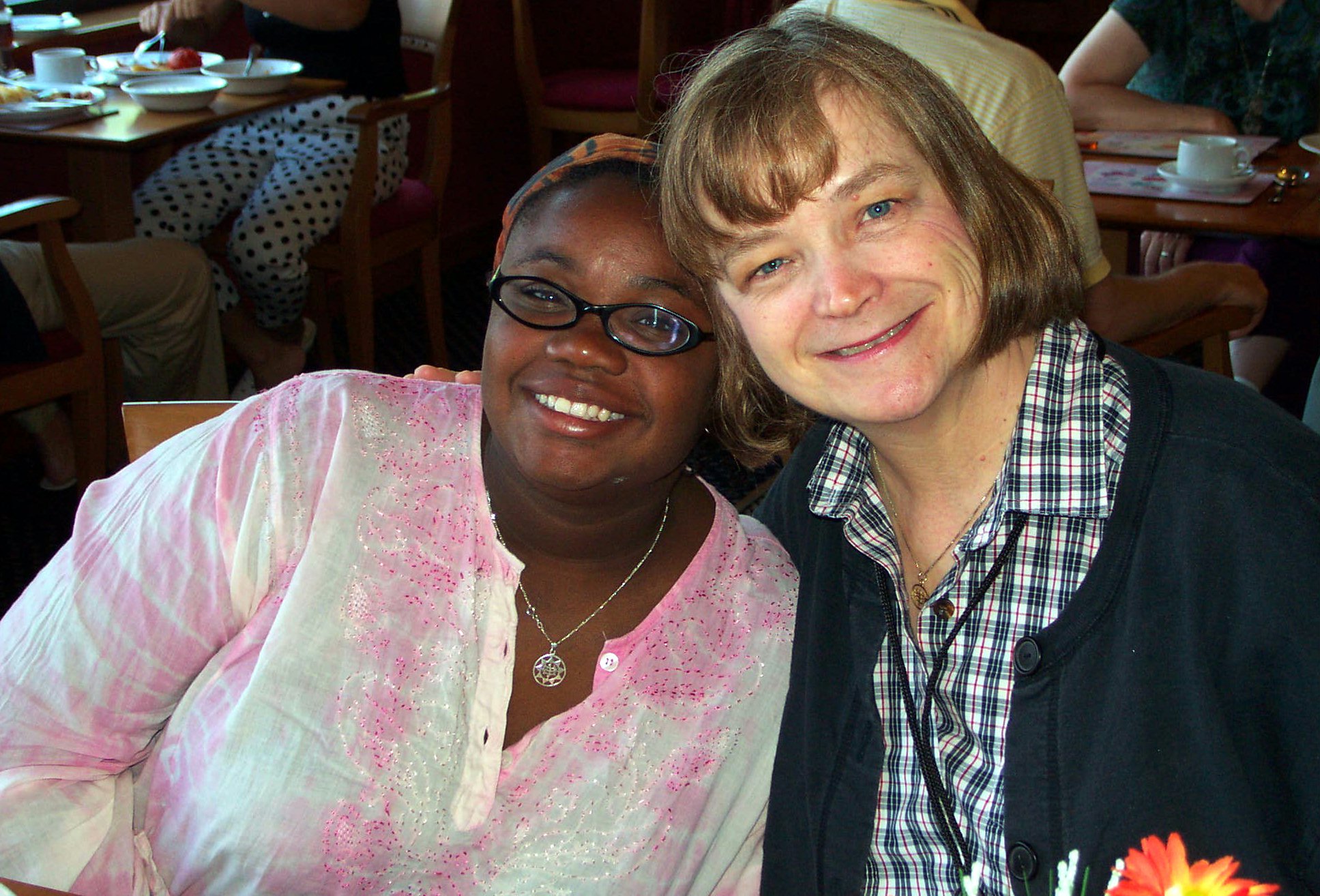 Choir members Krisia Haynes and Evelyn Delgado.