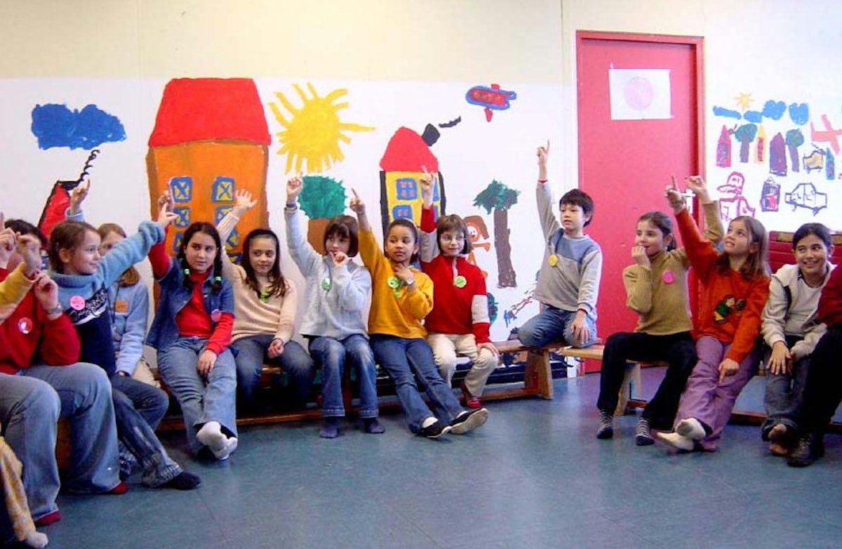 Primary school children participating in the People's Theater.