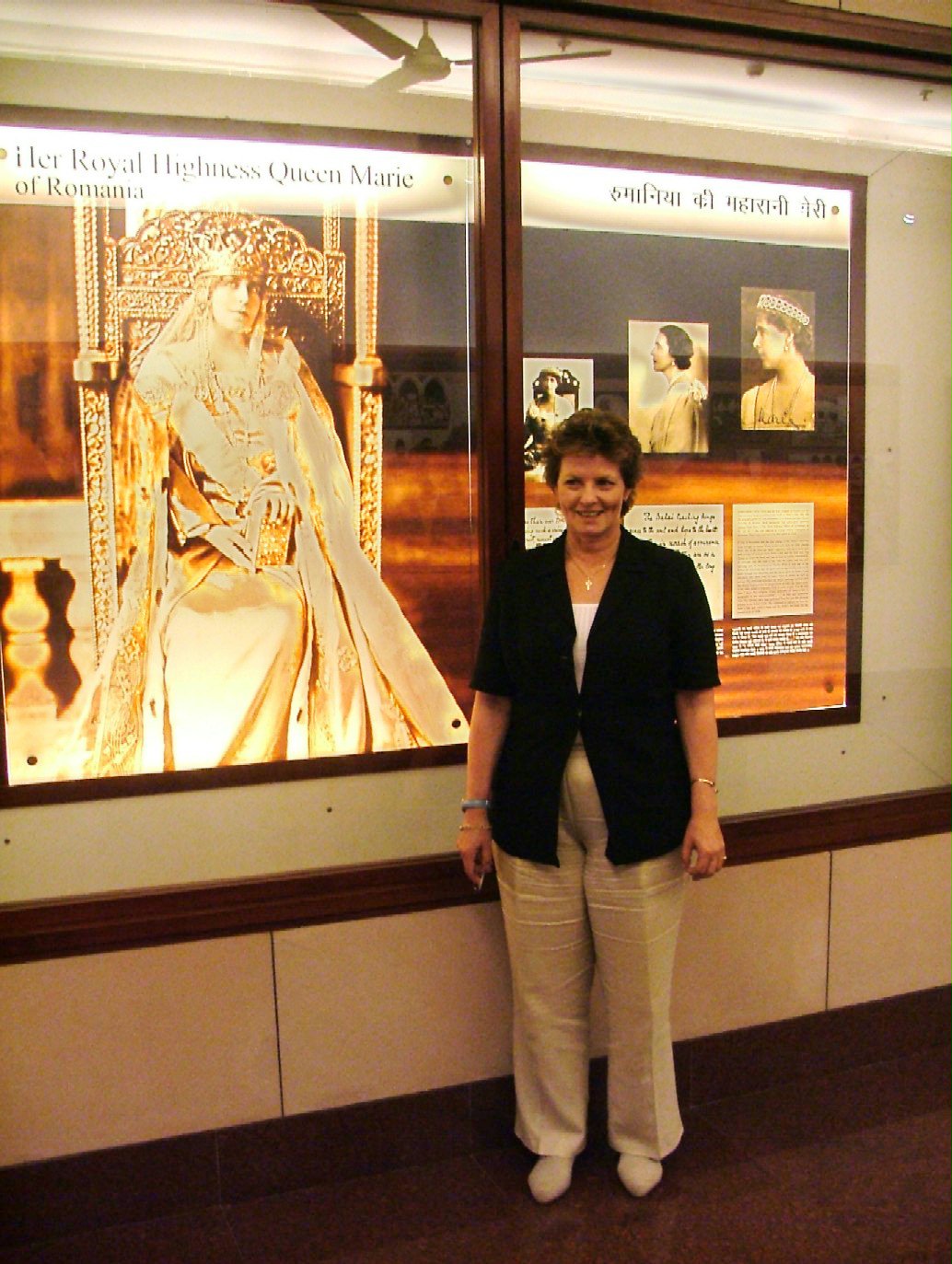 During her visit to the Baha'i Temple in India, Crown Princess Margareta of Romania viewed an exhibition devoted to her great-grand-mother, Queen Marie of Romania (1875-1938), the first monarch to become a Baha'i.