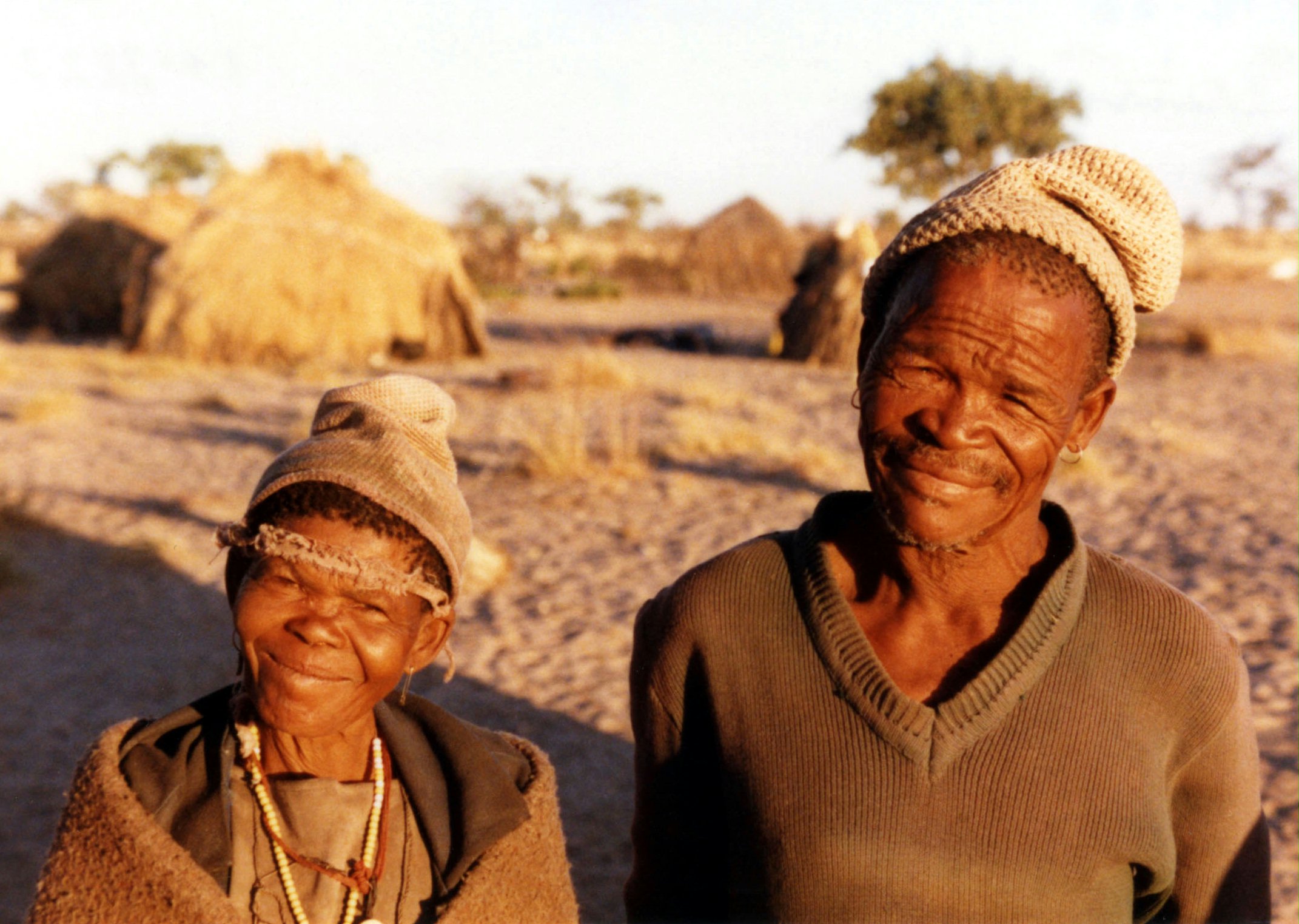 Bushman Baha'is at the village of Galalabadimo, Botswana: Kuanae Daao (left) with her husband, Motlala Mabadu.