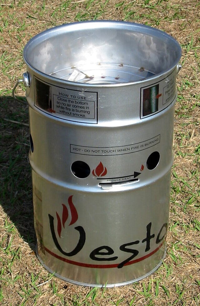 Designed around a modified 25-liter paint can, the Vesto stove sells for about US$29 and is about four times more efficient than an open fire.