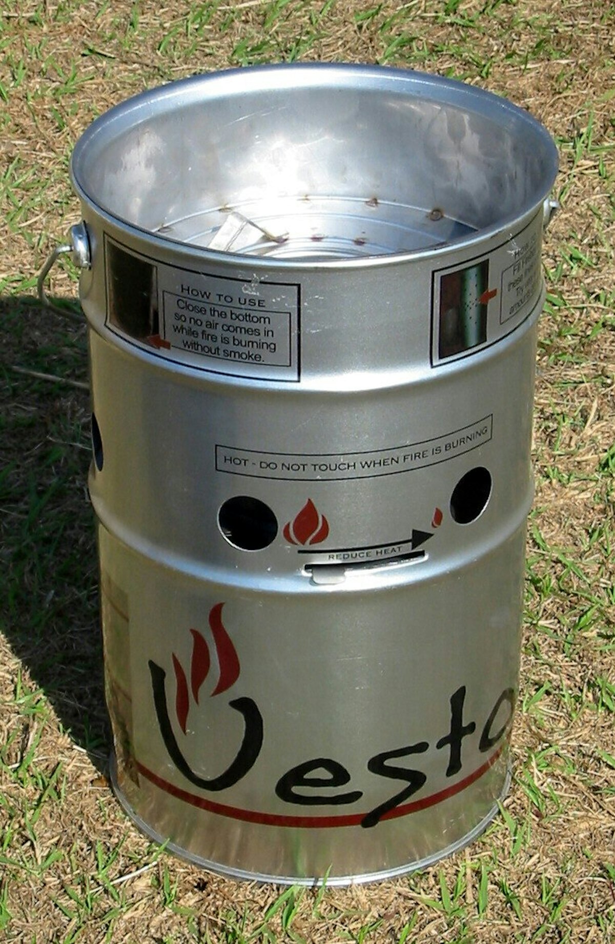 Designed around a modified 25-liter paint can, the Vesto stove sells for about US$29 and is about four times more efficient than an open fire.