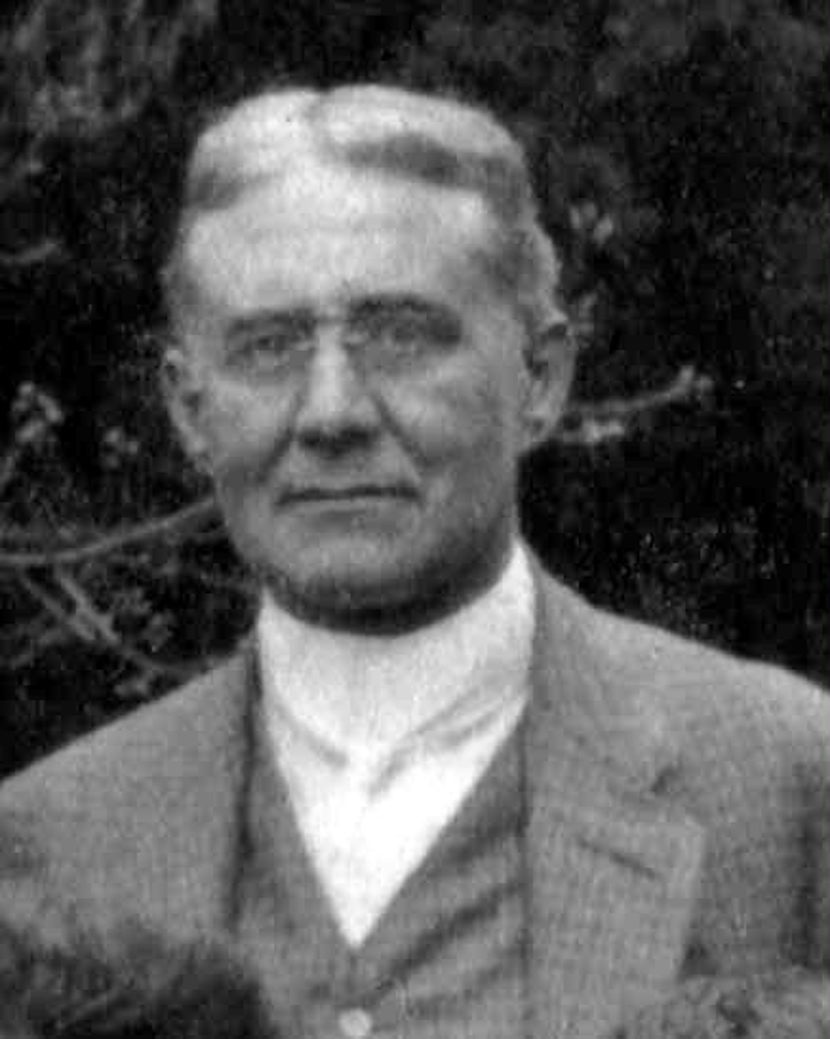 Edwin Fischer, the first member of the German Baha'i community. A German-born dentist, he moved from the United States to settle in Stuttgart in 1905.