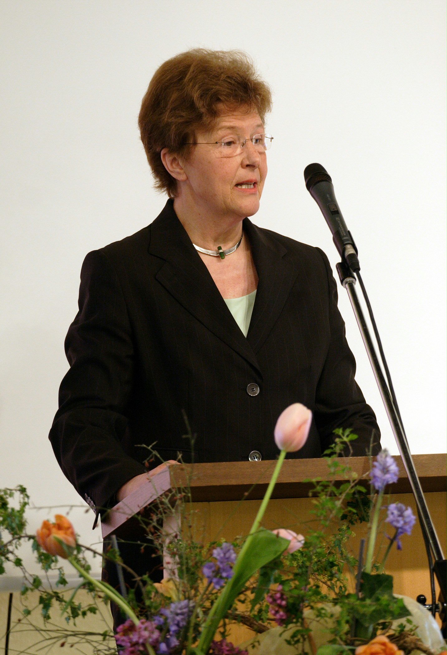 Representative of the city of Wiesbaden, Angelika Thiels, at the Baha'i centenary reception in Hofheim-Langenhain.