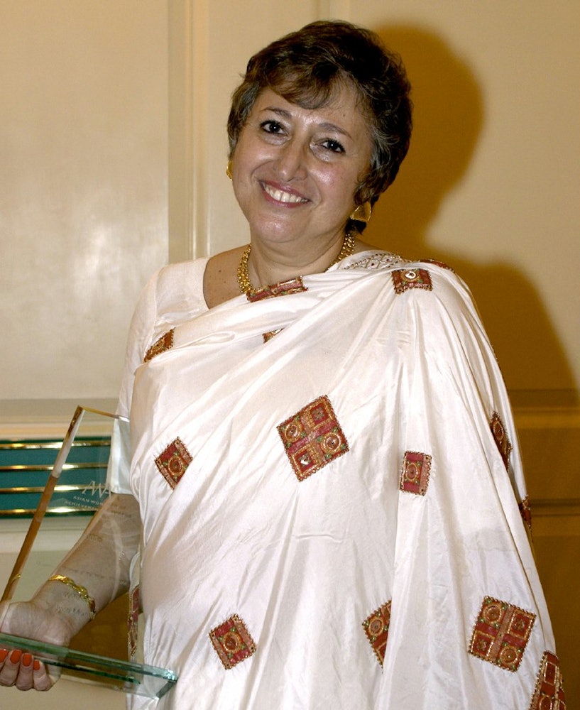 Jyoti Munsiff, who was named "Business Woman of the Year" at the Asian Women of Achievement Awards ceremony, 2005. Photo courtesy of Asian Women of Achievement Awards.