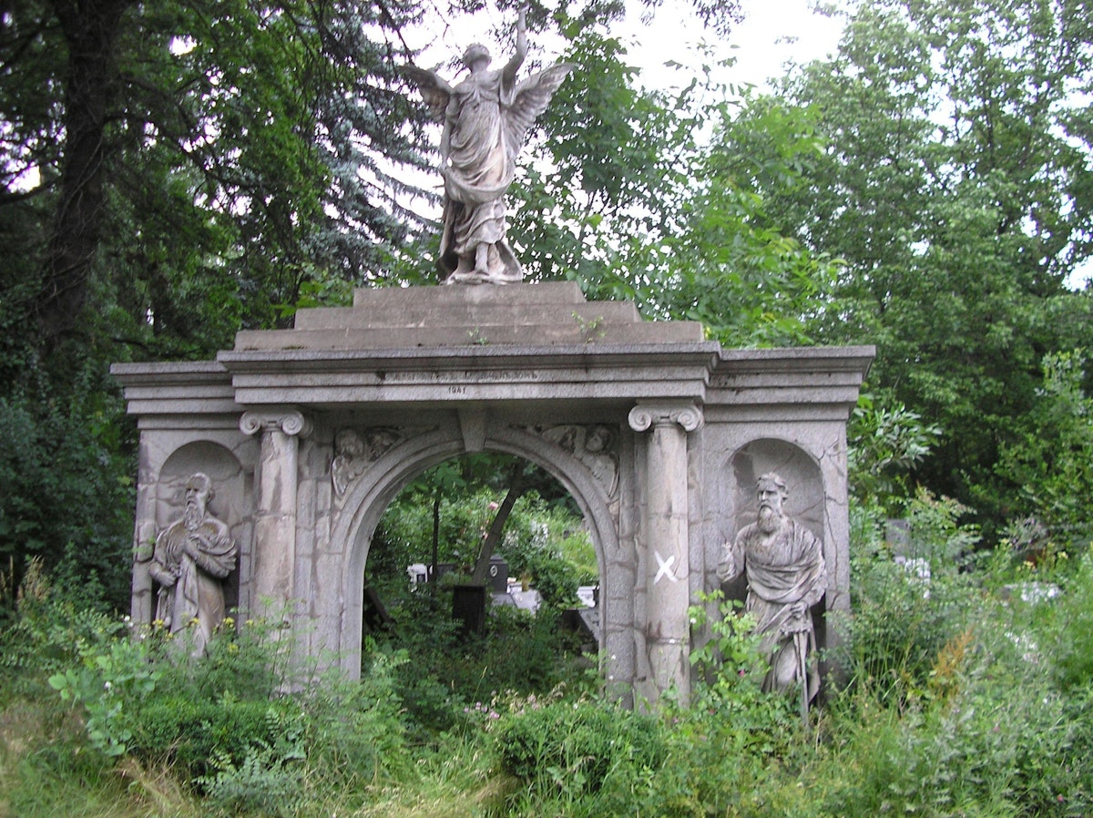 Ornate sculptures in the dense vegetation on the way to the immaculate lawn cemetery where Marion Jack is buried.