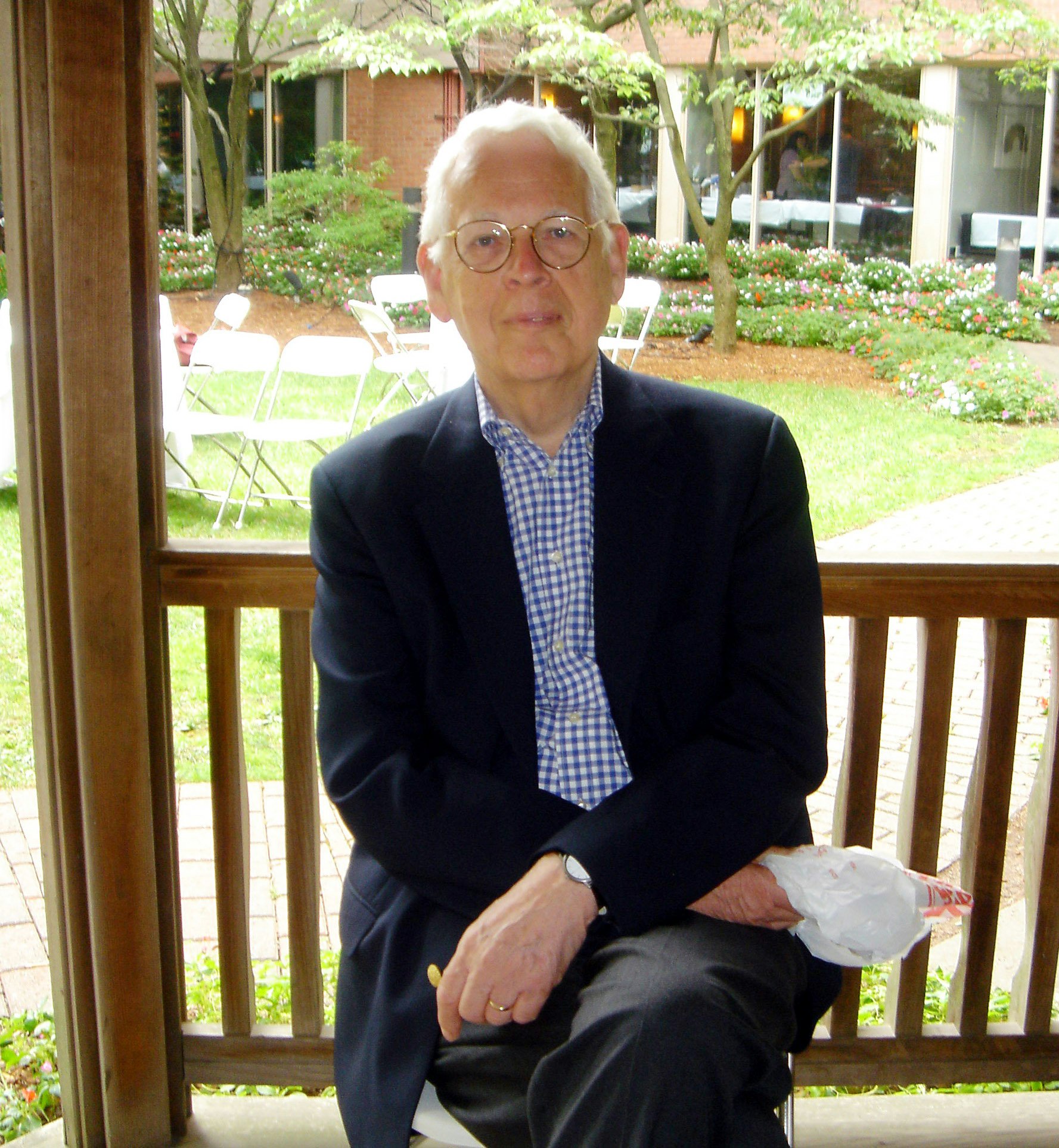 Douglas Martin urged scholars to pay attention to the process of learning being undertaken by Baha'is around the world.