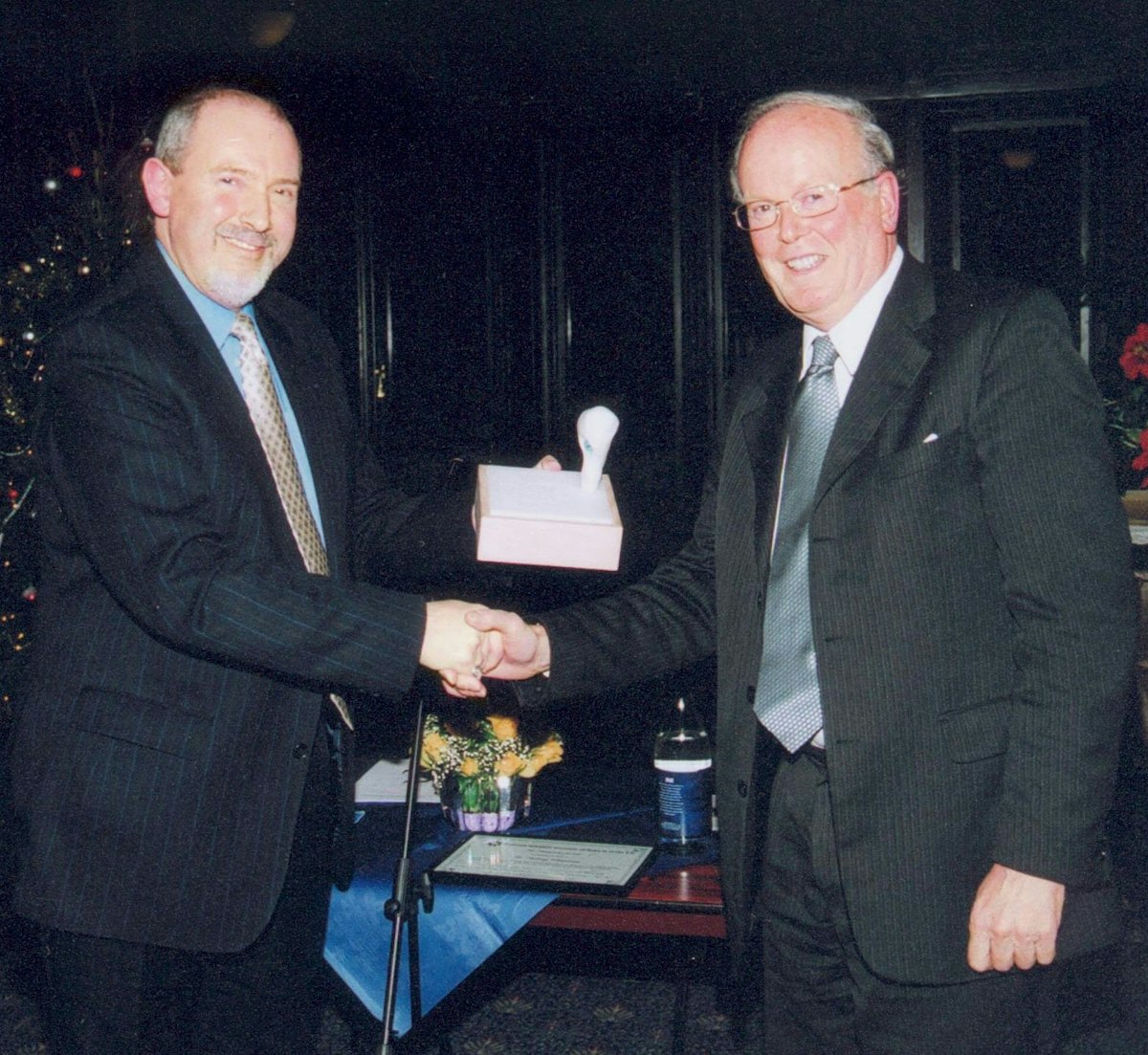 Sir Sydney Chapman (right) receives the Blomfield Award from Baha'i representative, the Hon. Barney Leith.