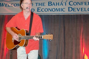 Singer songwriter Red Grammer was among the entertainers who performed at the 13th annual Baha'i Conference on Social and Economic Development for the Americas, held 15-18 December 2005 in Orlando, Florida.