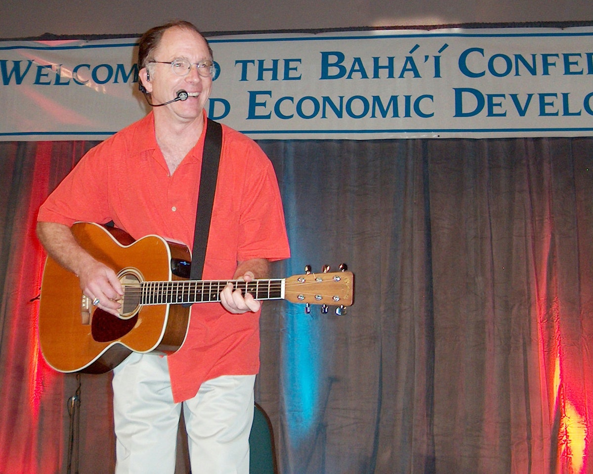 Singer songwriter Red Grammer was among the entertainers who performed at the 13th annual Baha'i Conference on Social and Economic Development for the Americas, held 15-18 December 2005 in Orlando, Florida.
