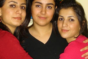 سه نفر از جوانان بهائی دستگیر شده در شیراز، ١٩ می ٢٠٠٦