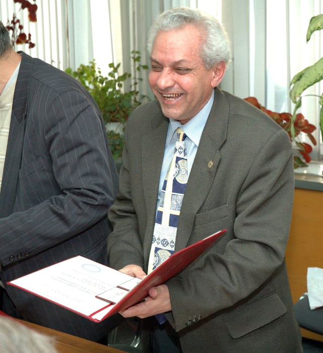 Dr. Gudrat Seyfi, recipient of diploma with status of "Academician" by the Scientific Council of the Russian Academy of Natural Sciences