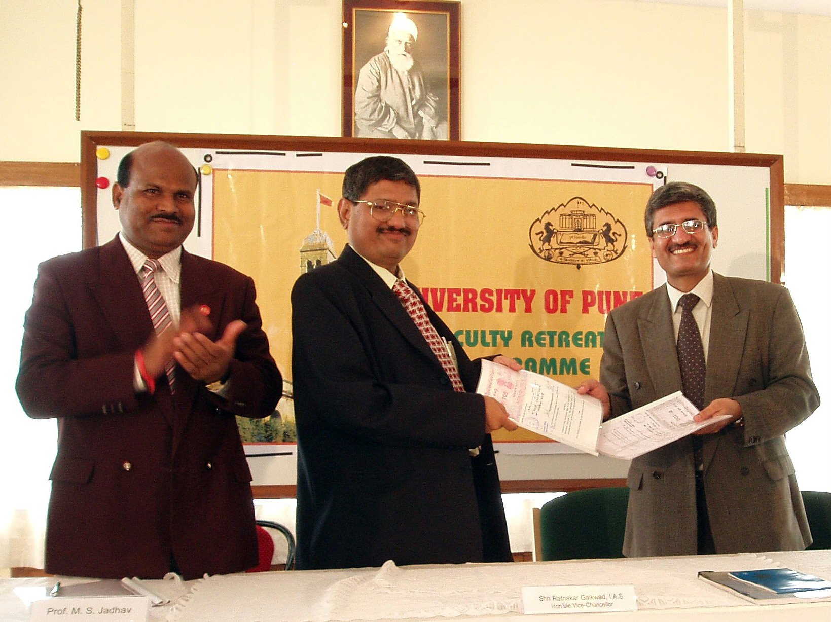 Mr. Ratnakar Gaikwad and Mr. Lesan. Azadi exchanging the MoU document.