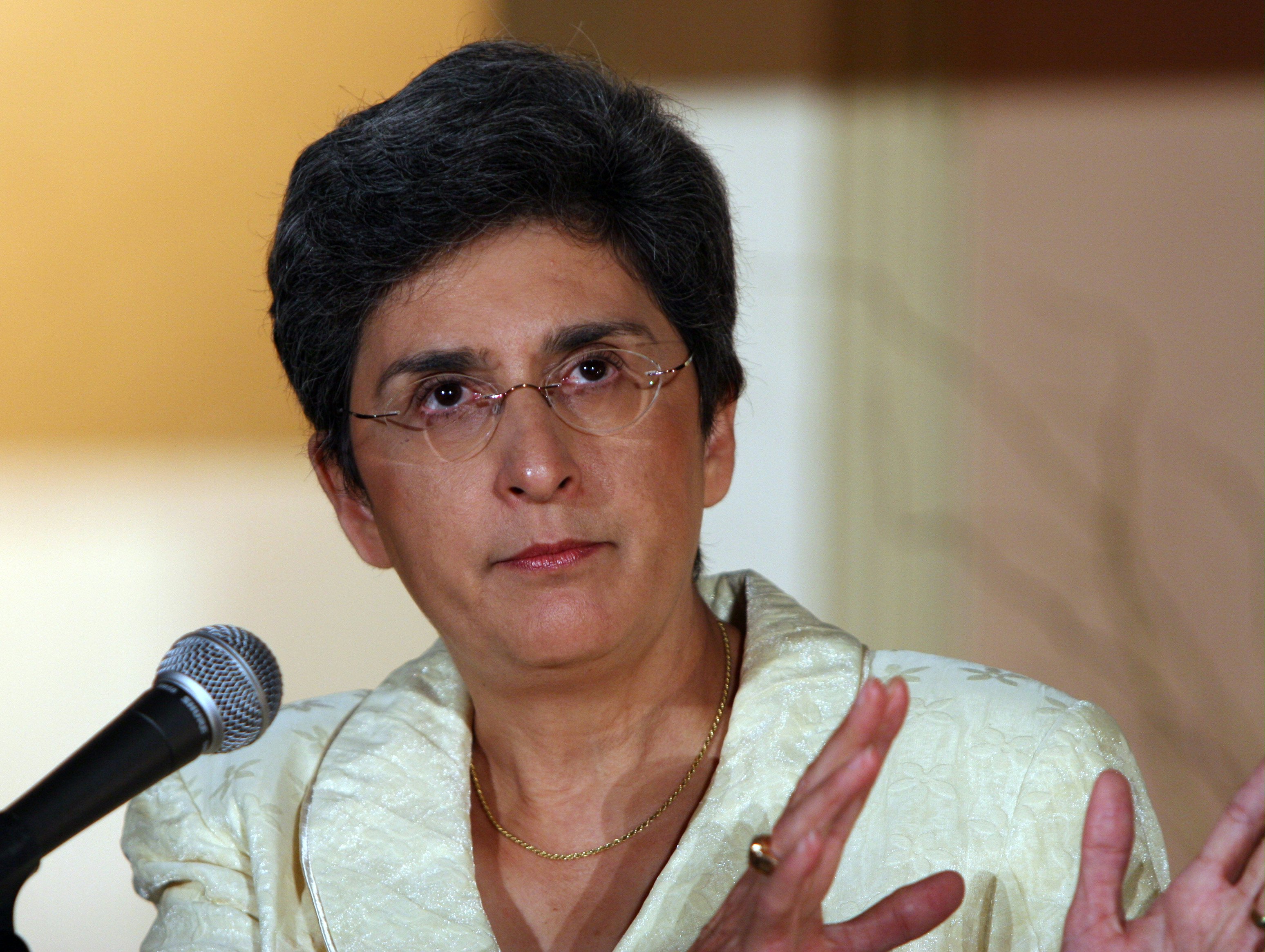 "Religion awakens the soul to potentialities that are otherwise unimaginable," said Dr. Hoda Mahmoudi, in a session that compared contemporary sociological and Baha'i perspectives on modernity at the 30th annual Association for Baha'i Studies (ABS) conference, held in San Francisco, California, 10-13 August 2006. (Photo by Courosh Mehanian)