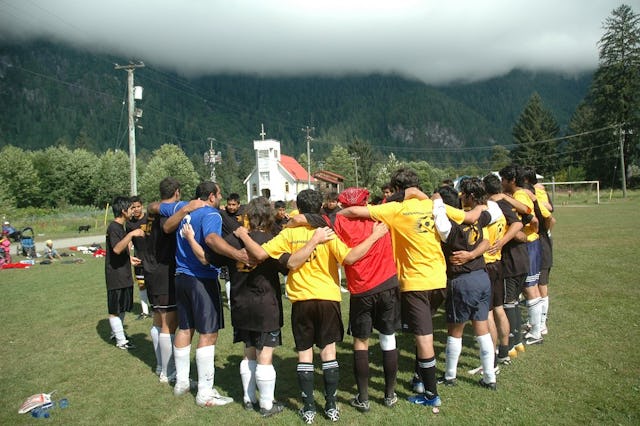 Both teams in prayer before the beginning of the game.