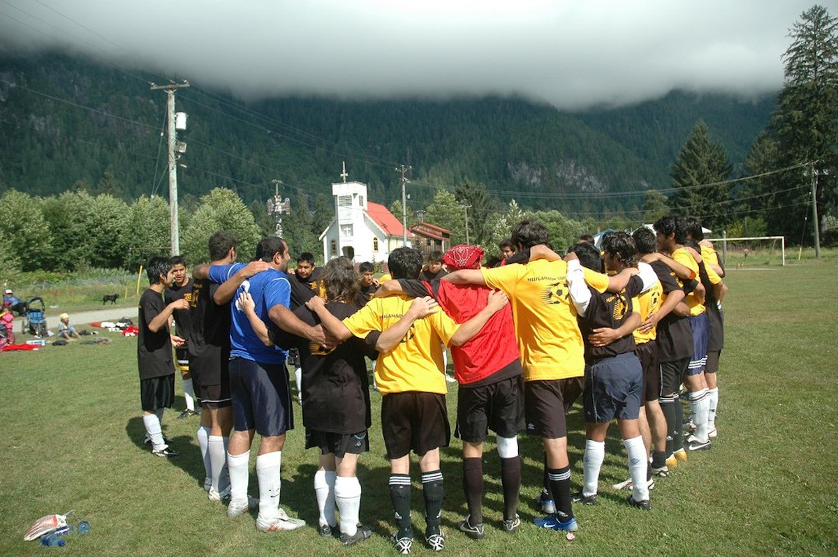 Both teams in prayer before the beginning of the game.
