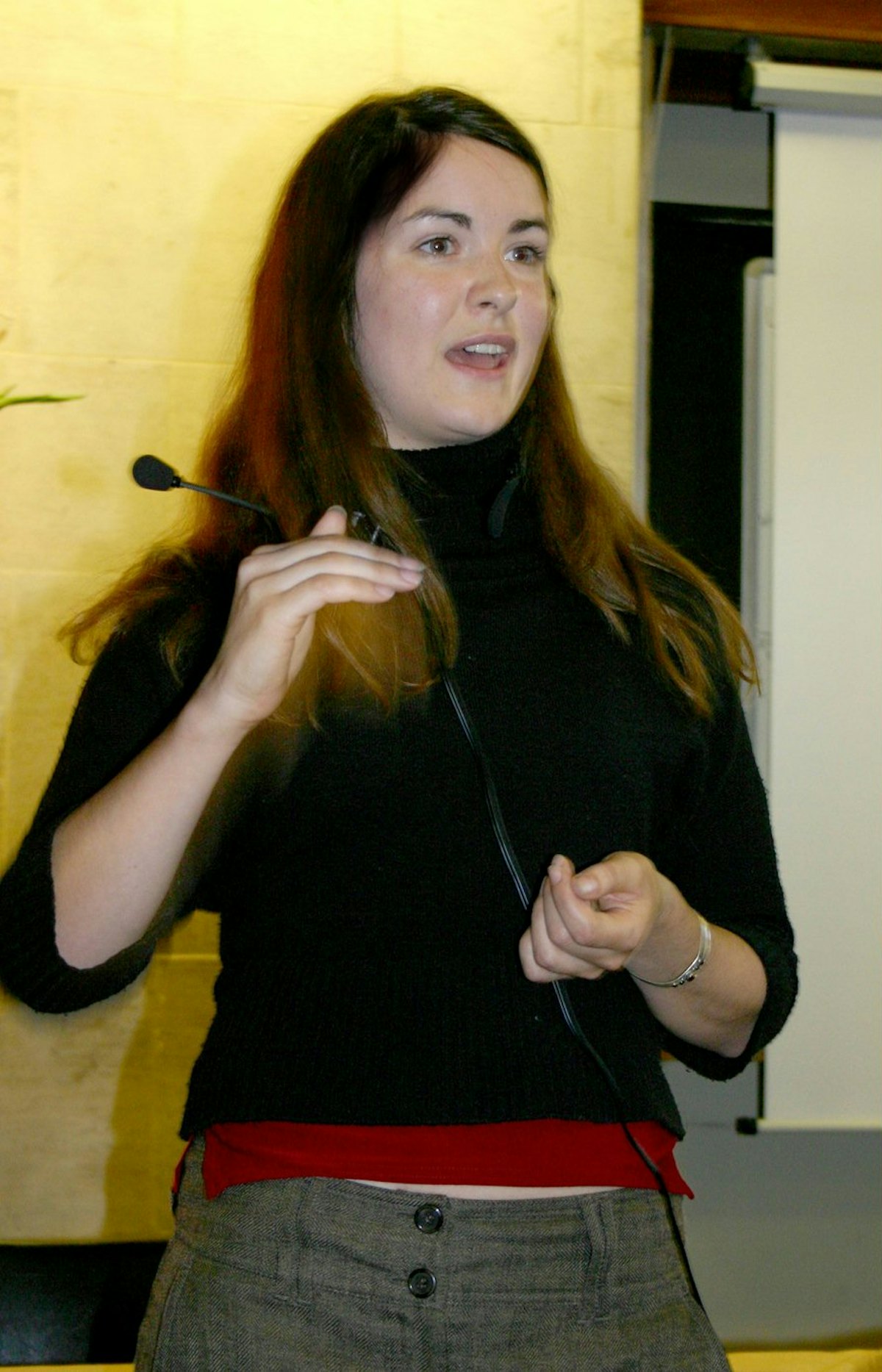 Poppy Villiers-Stuart, a training officer specializing in sustainable development at the University of Brighton, gives a presentation about community empowerment at the "Science, Faith and Climate Change" at Oxford, 15-17 September 2006. (Photograph by Gemma Parsons)