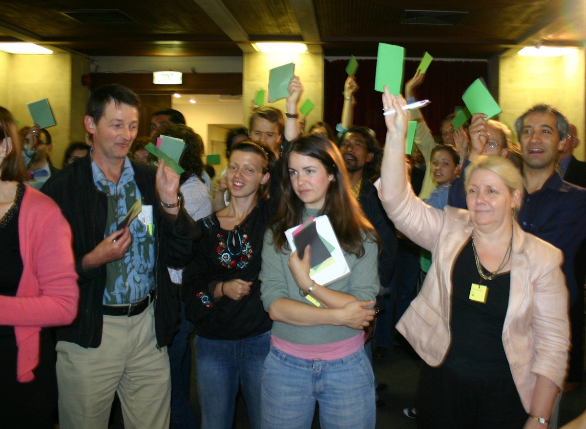 Participants at a Baha'i-sponsored conference on "Science, Faith and Climate Change" at Balliol College, Oxford, 15-17 September 2006, took a quiz about sustainable development and climate change. (Photograph by Gemma Parsons)
