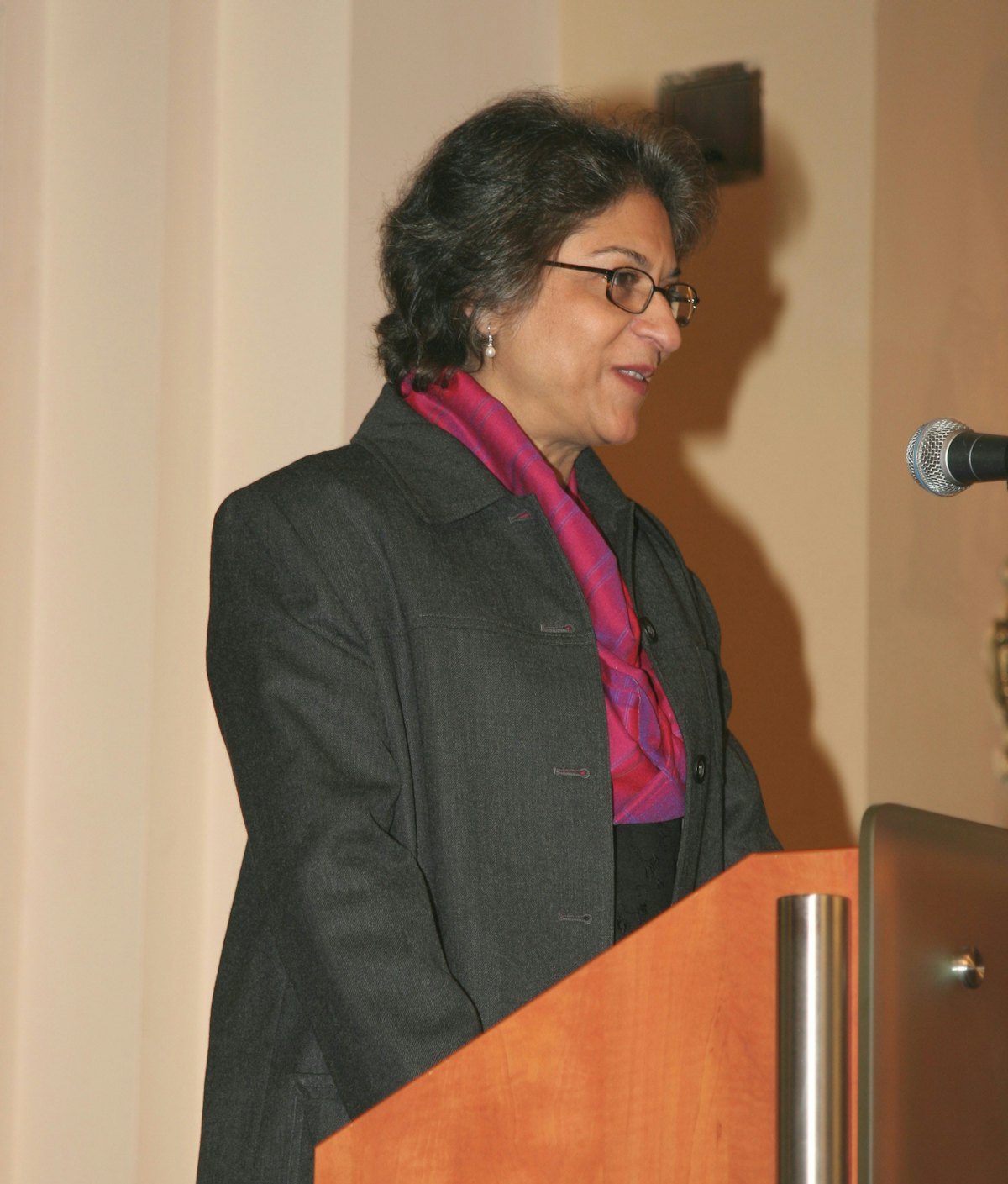 Asma Jahangir, the UN Special Rapporteur on freedom of religion or belief, speaking at the evening plenary on 25 November 2006. Photograph by Hamid Jahanpour