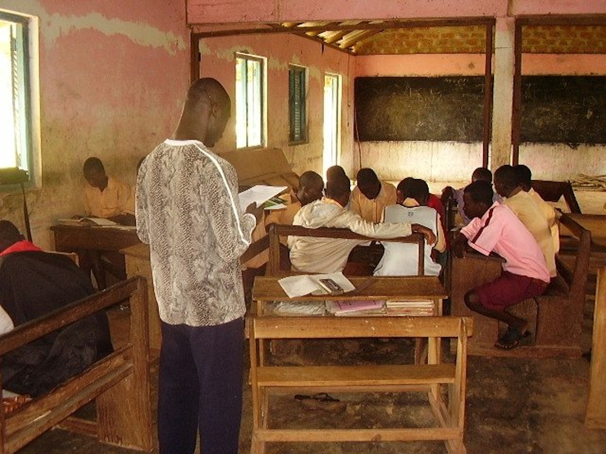 This class at the Bremen Catholic Junior Secondary School is among those involved in the project, which improves literacy in both the local language and in English.