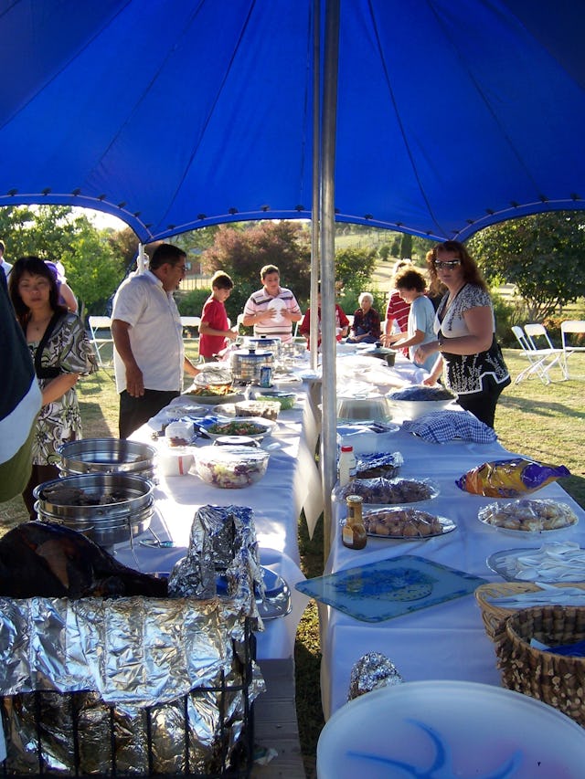 Friends who gathered in Eureka in the Waikato region of New Zealand set the banquet table for their Naw Ruz celebration.