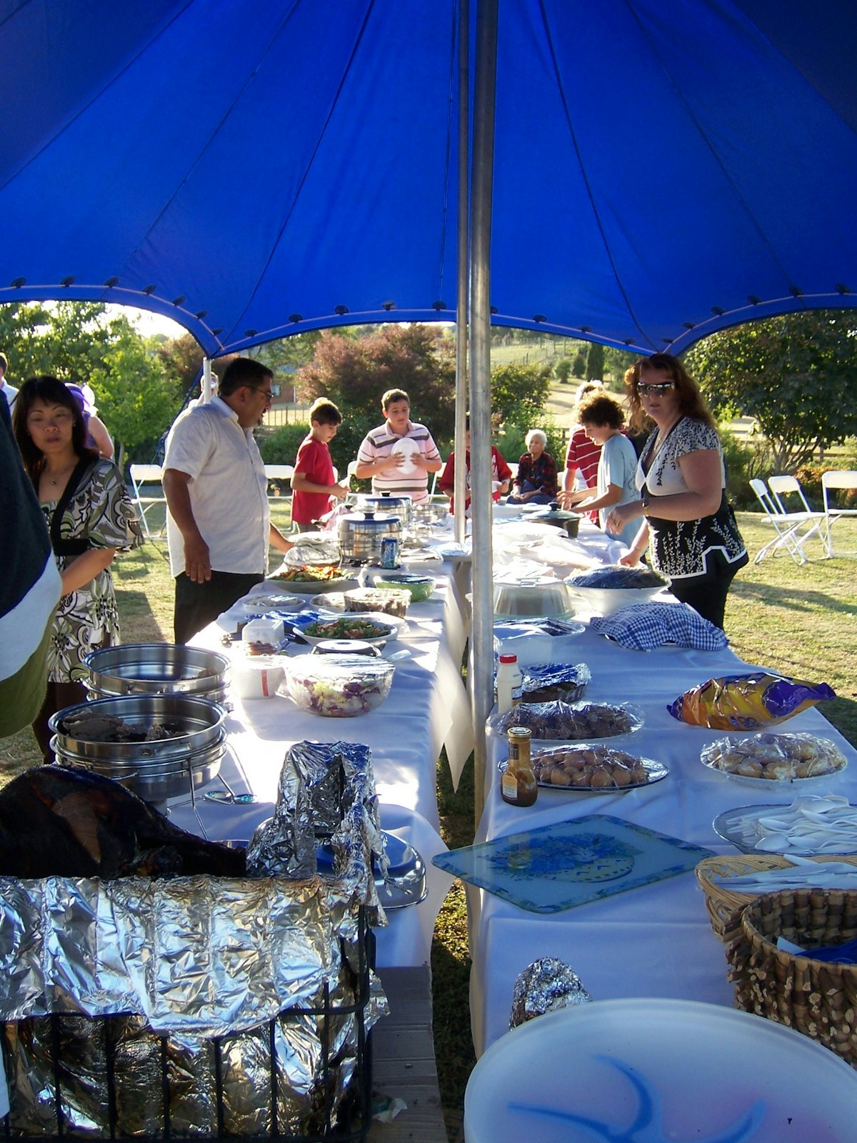 Friends who gathered in Eureka in the Waikato region of New Zealand set the banquet table for their Naw Ruz celebration.