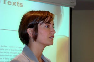 خانم اِرین مُرفی-گرام، استاد دانشگاه کالیفرنیا در شهر بِرکْلی، در مورد پروژۀ SAT از طرف سازمان ملل سخنرانی کرد.