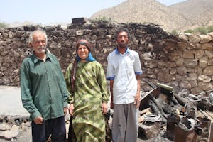 خانوادۀ موسوی، ساکن یکی از دهات کوچک استان فارس، در ١٠ ژوئن از خطر آتشسوزی ومجروح شدن جان سالم بدر بردند وقتی شخصی آلاچیق منزلشان را که آنها در نزدیکی آن خوابیده بودند به آتش کشید و باعث انفجار شد.