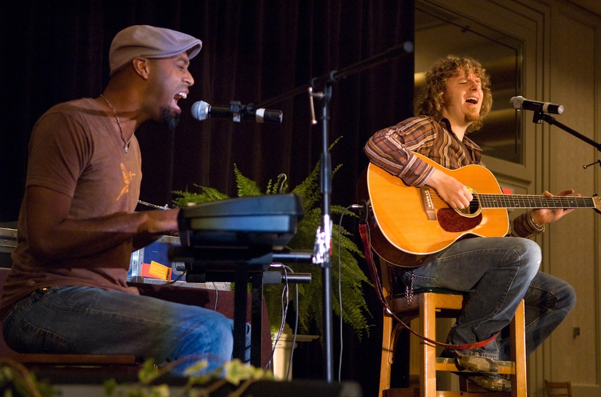 Eric Dozier and JB Eckl perform at the conference of the North American Association for Baha’i Studies, which concluded on 1 September 2008 in San Diego.