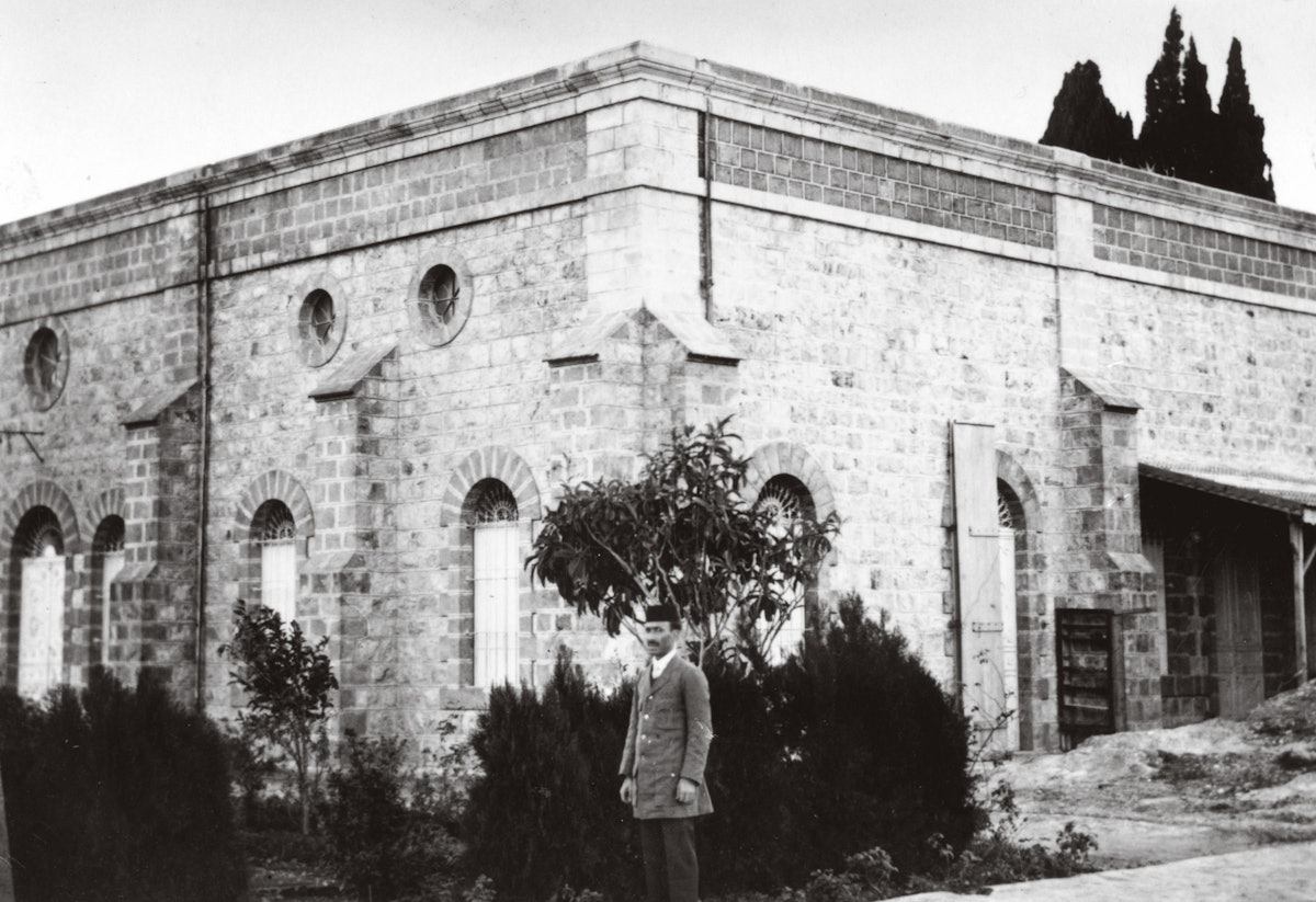 The architectural detail of the Shrine of the Bab can be seen in this early photograph, taken between 1910 and 1919. (Photo copyright Baha'i World Centre)