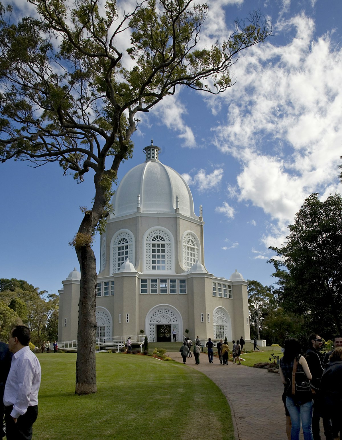 The reception to mark the anniversary was held on the grounds of the Baha'i House of Worship in Sydney, followed by a devotional program in the temple itself.