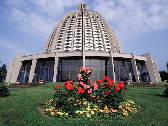 Several Langenhain choir members said they had long wanted to sing at the European Baha'i House of Worship, located in their village. They finally had the opportunity at an event celebrating the 700 years of Langenhain.