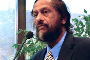 راجندرا ک. پاچوری، رئیس هيئت بین دولتی تغییرات آب و هوا، گفت تغییر آب و هوا «در بسیاری بخش های جهان» آثار «غیرمنصفانه، نابرابر و شدیدی» خواهد داشت. او در ١ مهر (٢٣ سپتامبر) در دفتر جامعه جهانى بهائی در نیویورک سخنرانی کرد.