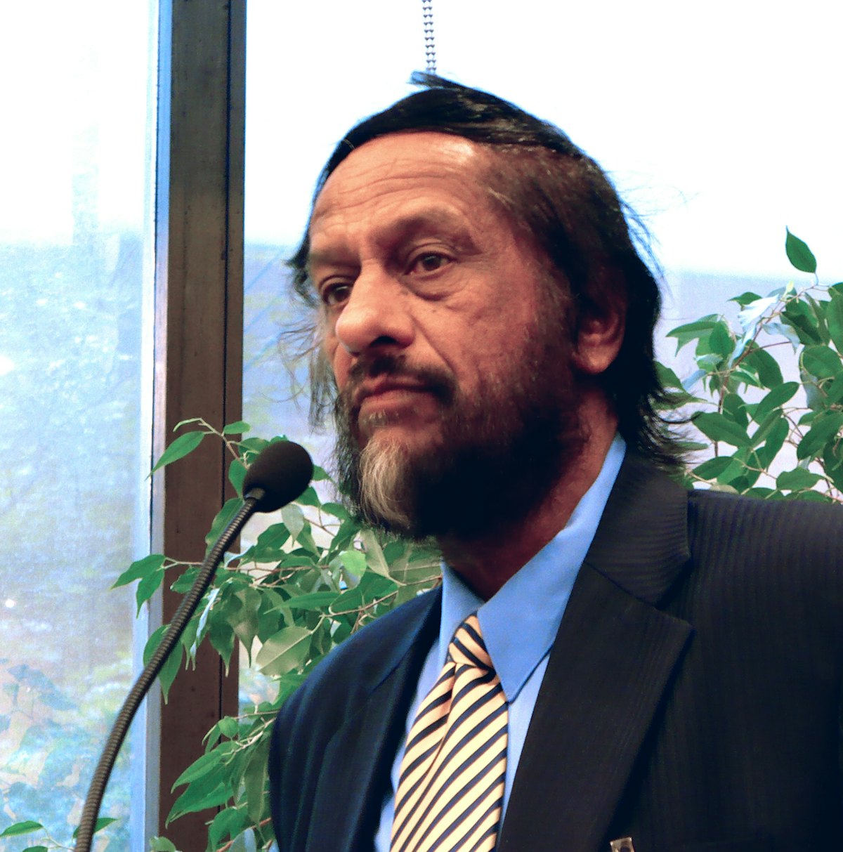 Rajendra K. Pachauri, head of the Intergovernmental Panel on Climate Change, said the effects of climate change will be "inequitable, unequal, and severe in many parts of the world." He spoke at Baha'i offices in New York on 23 September.