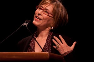 خانم آذر نفیسی، نویسندۀ کتاب «خواندن لولیتا در تهران» در مورد رفتار دولت ایران با اقلیتها چنین گفت: زندگی بهائی ها مانند «قناری در معدن» است.