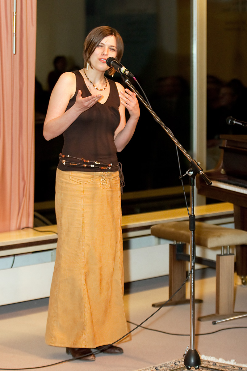 Before performing her song “Souls of Shiraz,” composed especially for the Human Rights program, musician Anke Keitel explains the ties she feels with the young people of Iran.