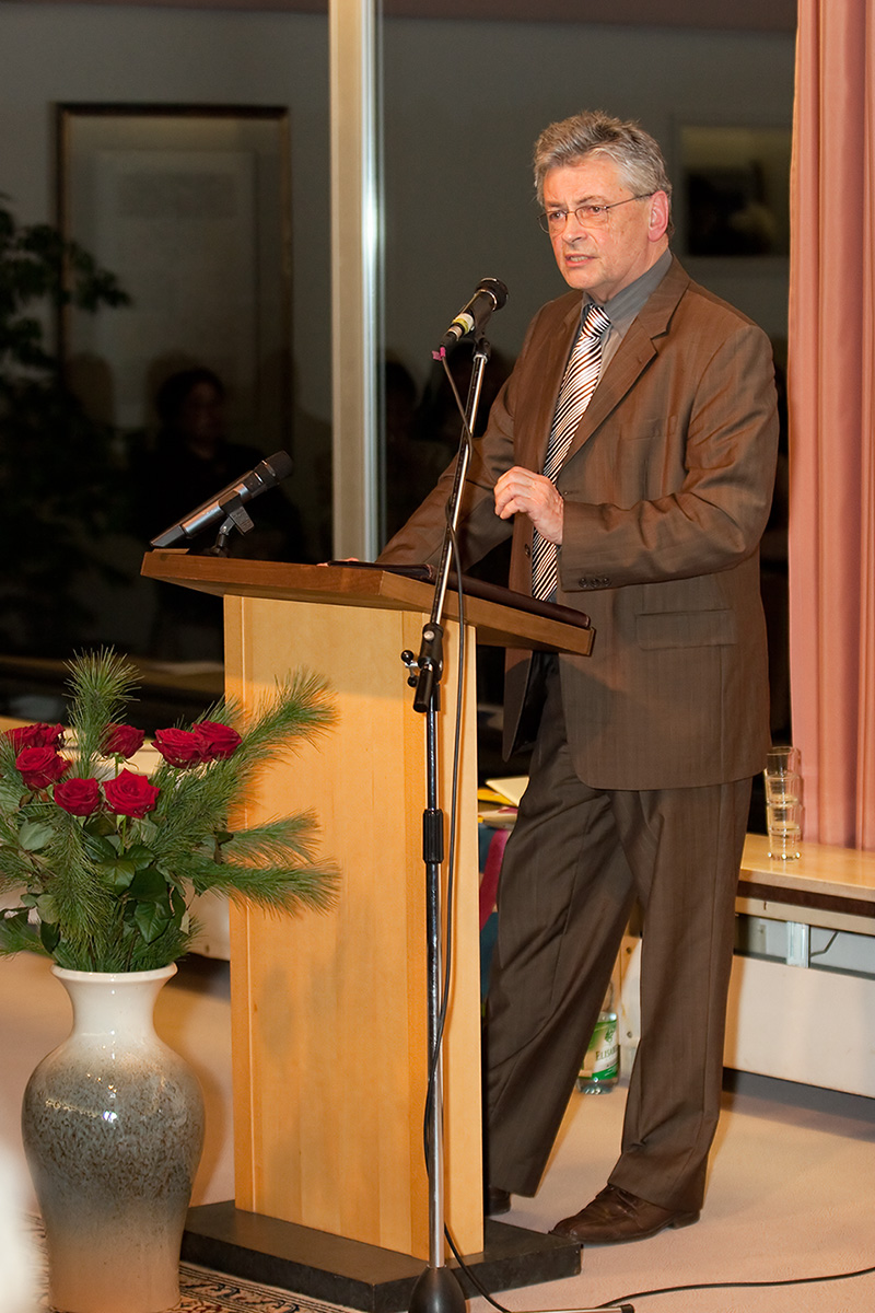 The situation of the Baha’i religious minority in Iran is outlined by Ingo Hofmann.