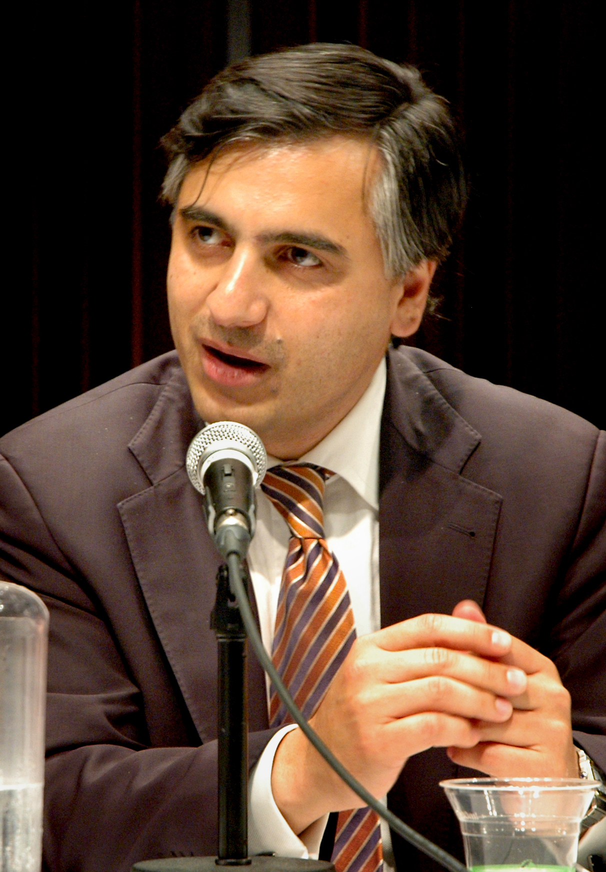 Payam Akhavan, Professor of International Law at McGill University in Montreal, spoke to the seminar about the need to build a community of belief that “transcends our apparent differences.” Such a path can be found by upholding genuine religious freedom, which entails a search for the truth and the freedom to explore that truth, said Professor Akhavan.