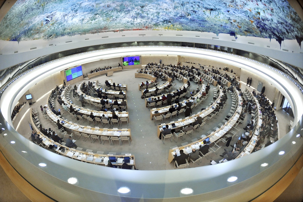شرکت کنندگان در شانزدهمین جلسه از شورای حقوق بشر در ژنو، سوئیس. برای اولین بار، شورا دیده بان ویژه برای نظارت بر انطباق ایران با استانداردهای بین المللی حقوق بشر منصوب کرده است . عکس سازمان ملل متحد توسط ژان مارک فری.