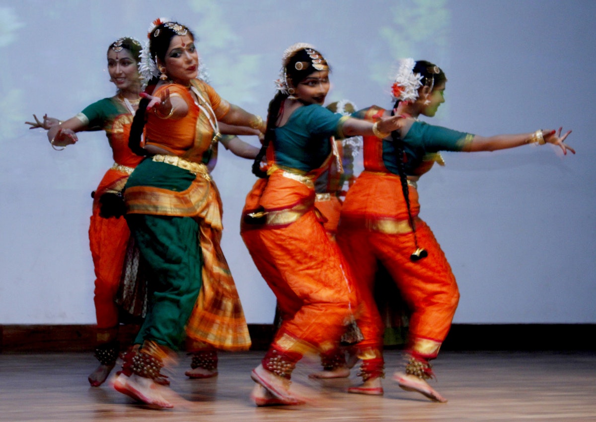A traditional Indian-themed dance performance, titled "Rainbow", led by renowned dancer and choreographer Swagatha Pillai, was also part of the program to mark the inauguration of the 25th anniversary year of the Baha'i House of Worship in New Delhi.