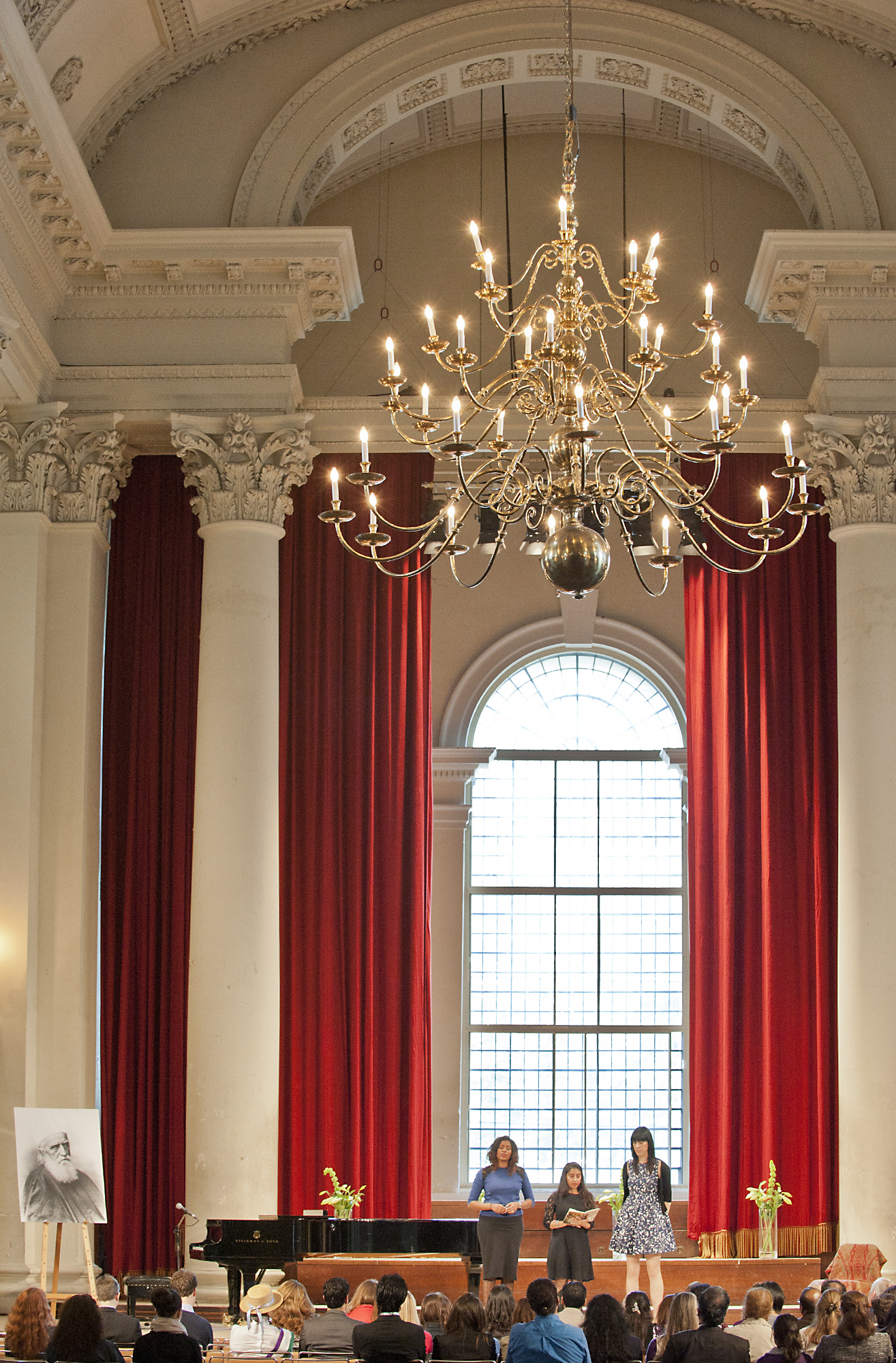 در ۱۷ سپتامبر، یک قرن کامل پس از سخنرانی حضرت عبدالبهاء در کلیسای وست مینیستر، جامعۀ محلّی بهائیان محل جلسه ای برای دعا همراه موسیقی و داستان سرایی در کليسای سینت جان در ميدان اسمیت، برگزار کردند.