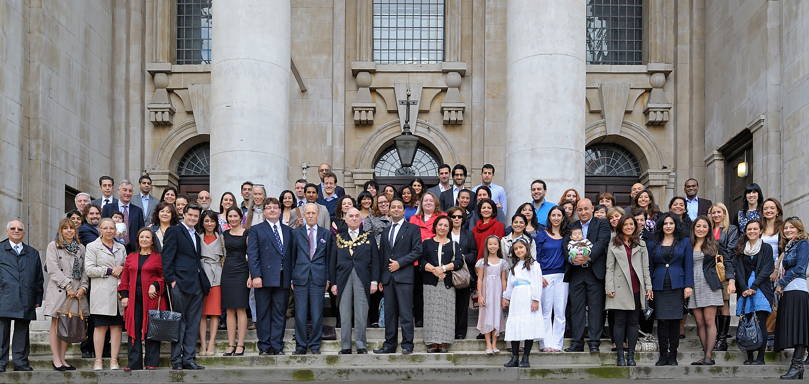 در ۱۷ سپتامبر، ۱۰۰سال پس از روزی که حضرت عبدالبهاء در کلیسای وست مینیستر سخنرانی کرد، جامعۀ محلّی بهائیان وست مینیستر جلسه ای برای دعا همراه با موسیقی و حکايتهای تاريخی در کليسای سینت جان در ميدان اسمیت ، برگزار کردند. مشاور سیریل نمث، در وسط عکس که زنجیر دفتری بر گردن دارد، نمایندۀ شهردار وست مینیستر در گردهم آیی بود. دکتر نمث گروه را در جریان سیاست شورای وست مینیستر مبنی بر حمایت از تنوّع دینی و روابط خوب بین الادیان قرار داد.