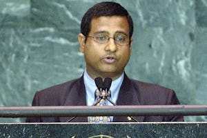 احمد شهید، گزارشگر ویژۀ تازۀ سازمان ملل متّحد برای وضعیت حقوق بشر در ایران. او در ۱ اوت ۲۰۱۱ به این سمت در آمد. ایجاد این مقام که بر میزان وفاداری ایران به معیارهای حقوق بشر بین المللی نظارت می کند، با یک رأی گیری در مارس امسال در شورای حقوق بشر سازمان ملل متّحد به تصویب رسید. عکس سازمان ملل از استیون کوه.