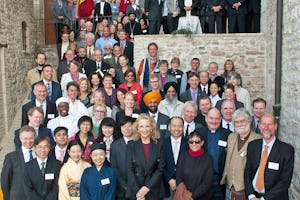 اعضای بنیان گذار و دوستان شبکۀ زیارت سبز که در آسیزی ایتالیا راه اندازی شد، در جشن ۱ نوامبر ۲۰۱۱ که توسط نهاد اتّحاد ادیان و حفظ منابع طبیعی همراه با صندوق جهانی حيات وحش سازماندهی شد. عکس آرشیوی از کاتیا مارش.