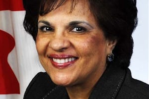 سناتور مبینا جافر. سناتور جافر در ۱۰ آذر (۱ دسامبر) در سنای کانادا گفت: «ما باید هم چنان بایستیم و به صورت مستقیم با تهدیدی که ایران متوجّه مردم خود کرده، روبرو شویم »